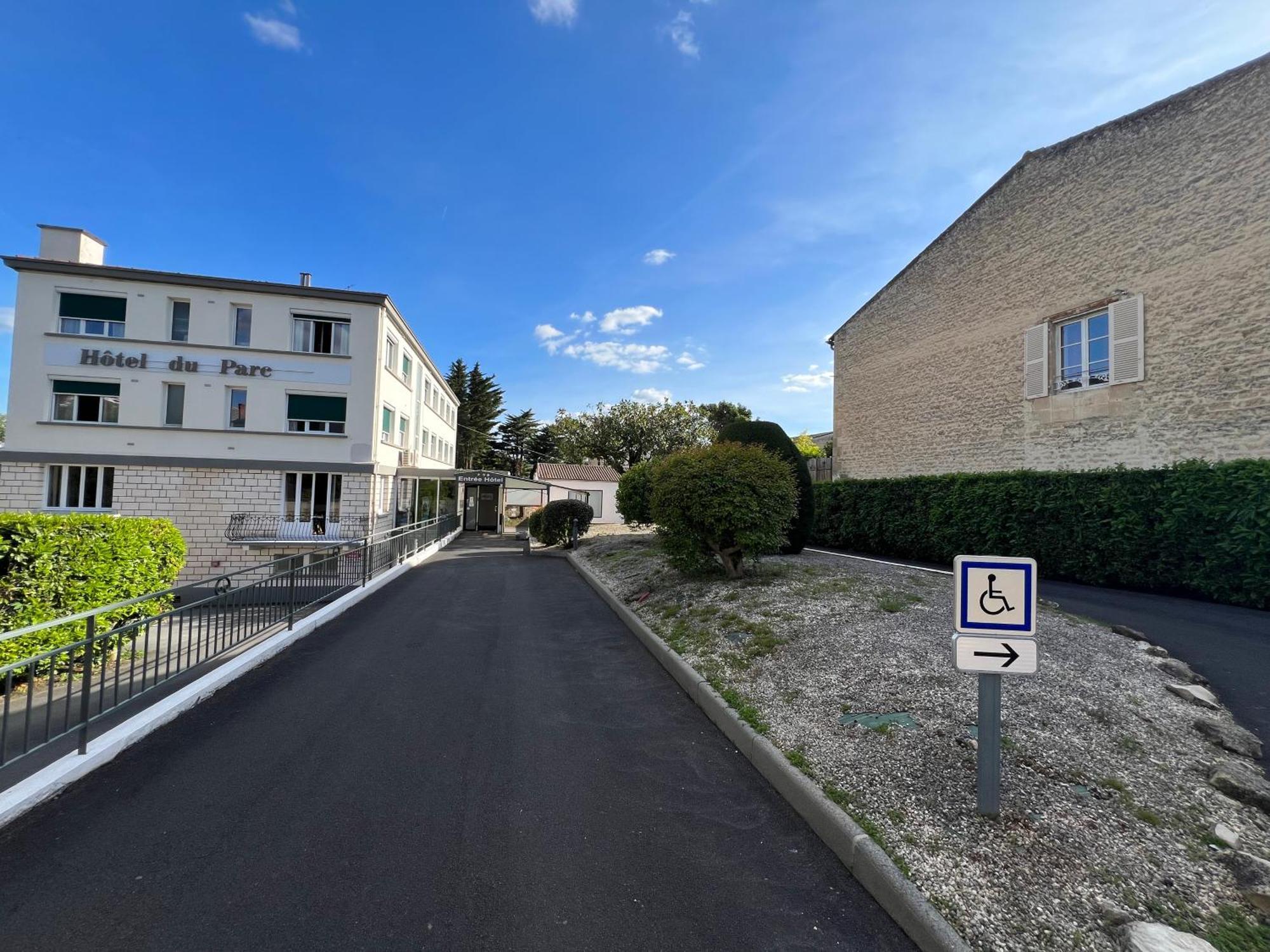 Brit Hotel Du Parc Niort Centre-Parking Gratuit Zewnętrze zdjęcie