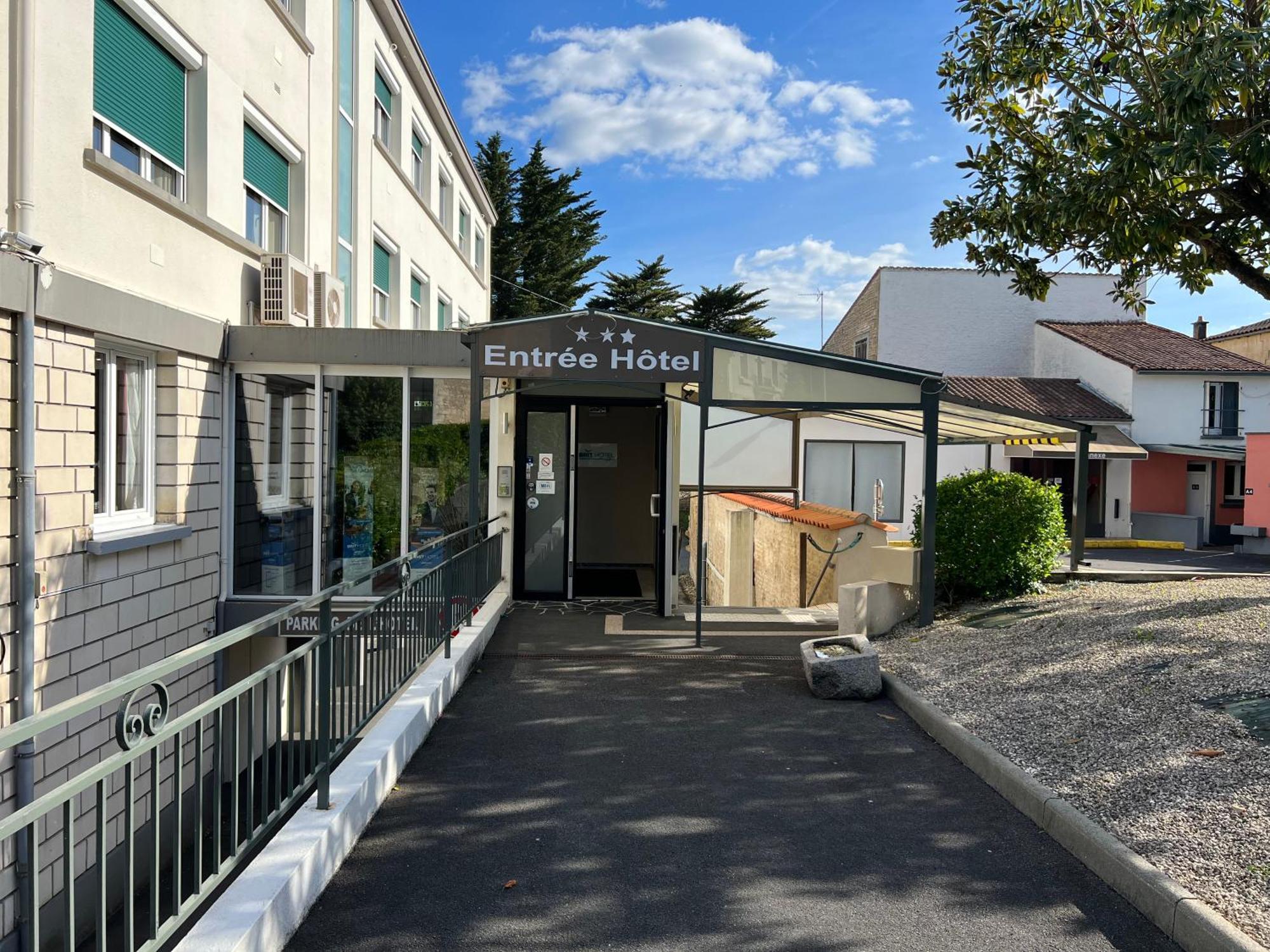 Brit Hotel Du Parc Niort Centre-Parking Gratuit Zewnętrze zdjęcie