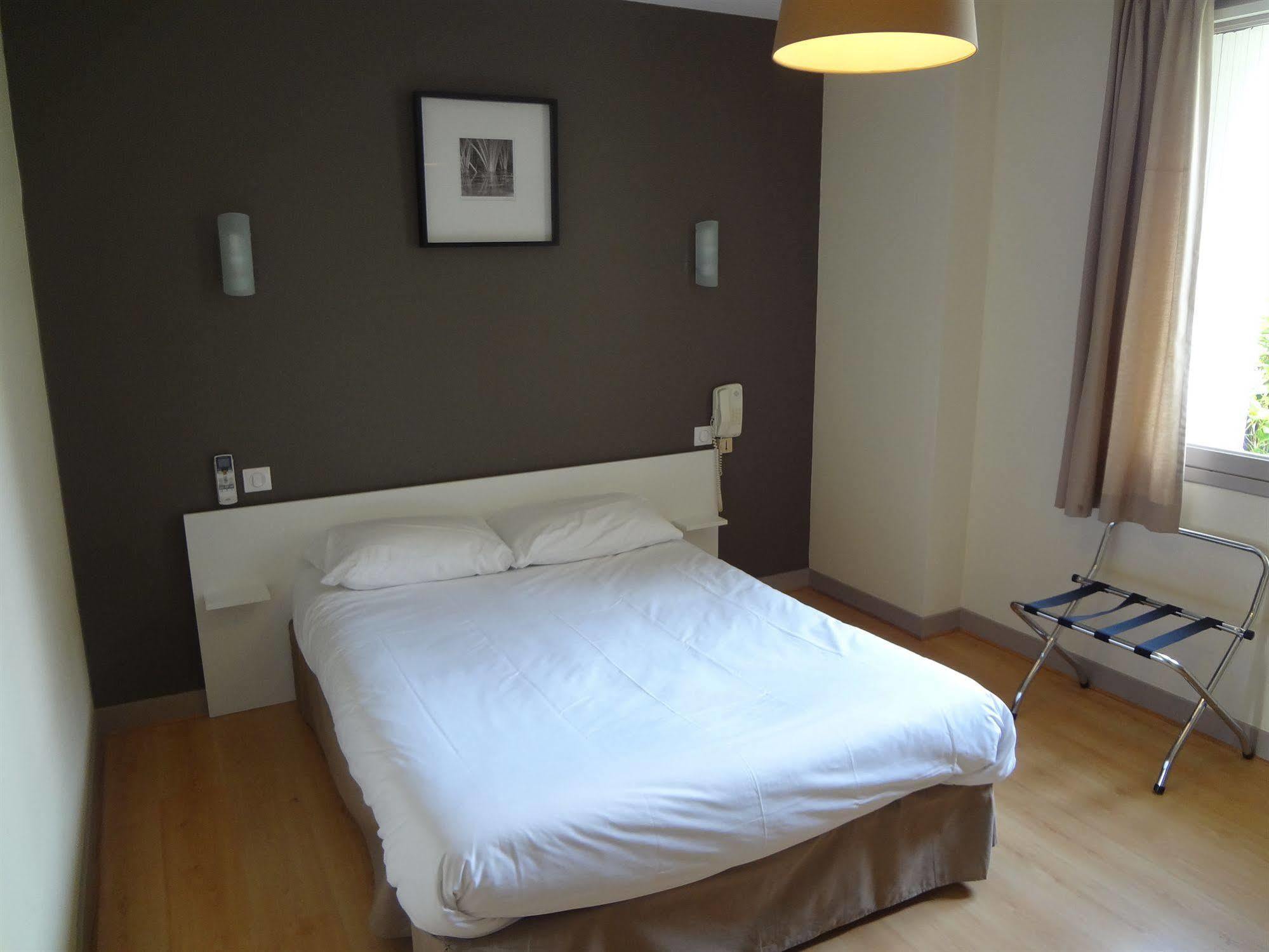 Brit Hotel Du Parc Niort Centre-Parking Gratuit Zewnętrze zdjęcie